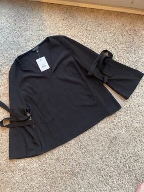 TOPSHOP 🆕 NWT Black V-Neck Bell Sleeve Tie Top Size US 4